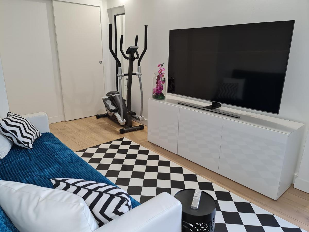 Chambre, Salle De Bain Et Salon Prive - Paris La Defense Puteaux Eksteriør billede