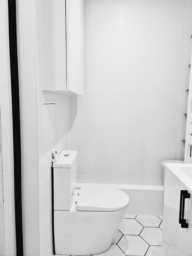 Chambre, Salle De Bain Et Salon Prive - Paris La Defense Puteaux Eksteriør billede